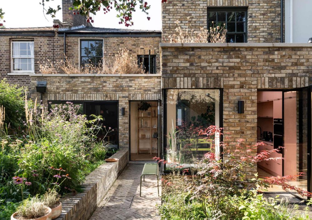 Exterior view of completed Hawthorn House, a modern family home designed by BVDS